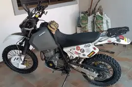 Suzuki, DR 650, 2015