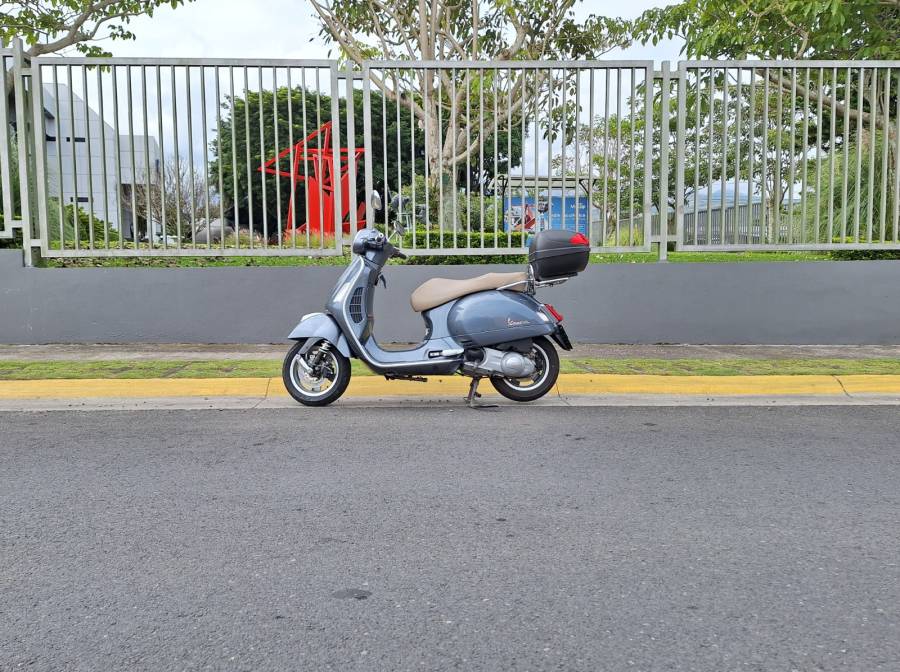 2EXTREME Kupplungsglocken-Blockierwerkzeug Für Piaggio 4-Takt Motoren - VESPA GTS 300, GILERA Nexus