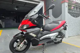 Aprilia, SR MAX 300, 2015