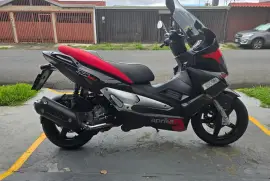 Aprilia, SR MAX 300, 2015