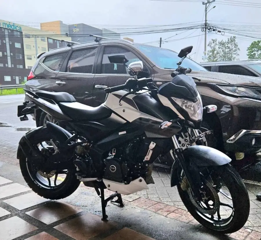 Bajaj, N 200, 2021