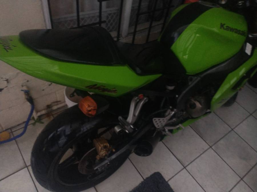 Kawasaki, ZX6r Ninja, 2004