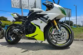 Triumph, Daytona 675R Precio Negociable **** Recibo Menor Valor***, 2017