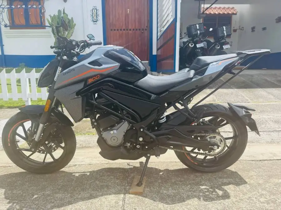 CFMoto, 300 NK (400km), 2025
