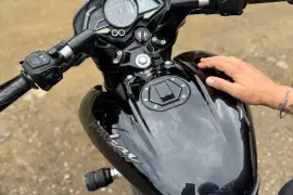 Bajaj, Pulsar NS200, 2025