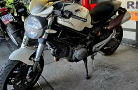Ducati, Monster 696, 2010