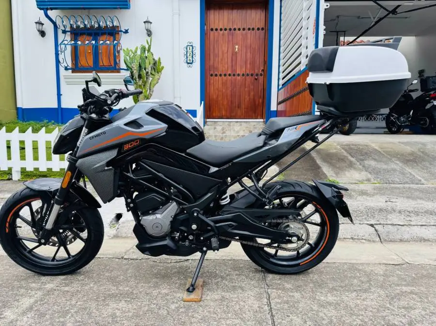 CFMoto, 300 NK (400km), 2025