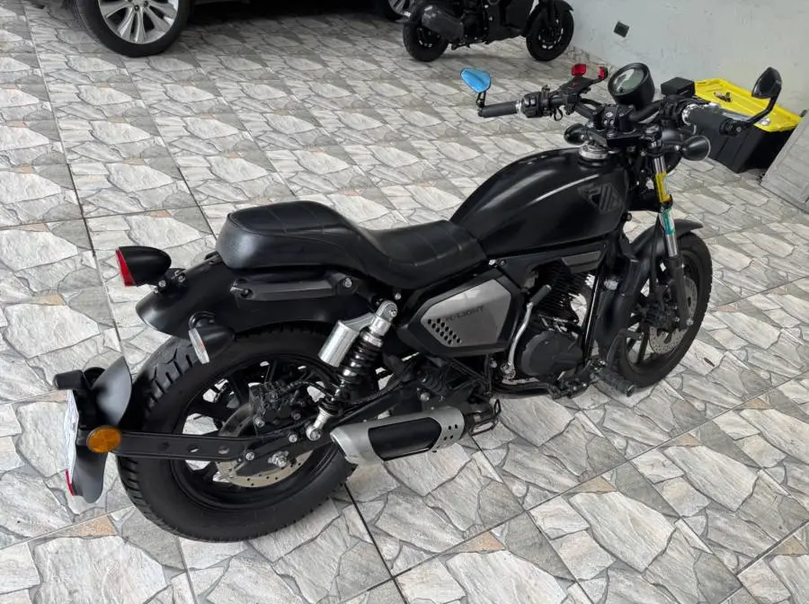 Benelli, Keeway K-light 202, 2022